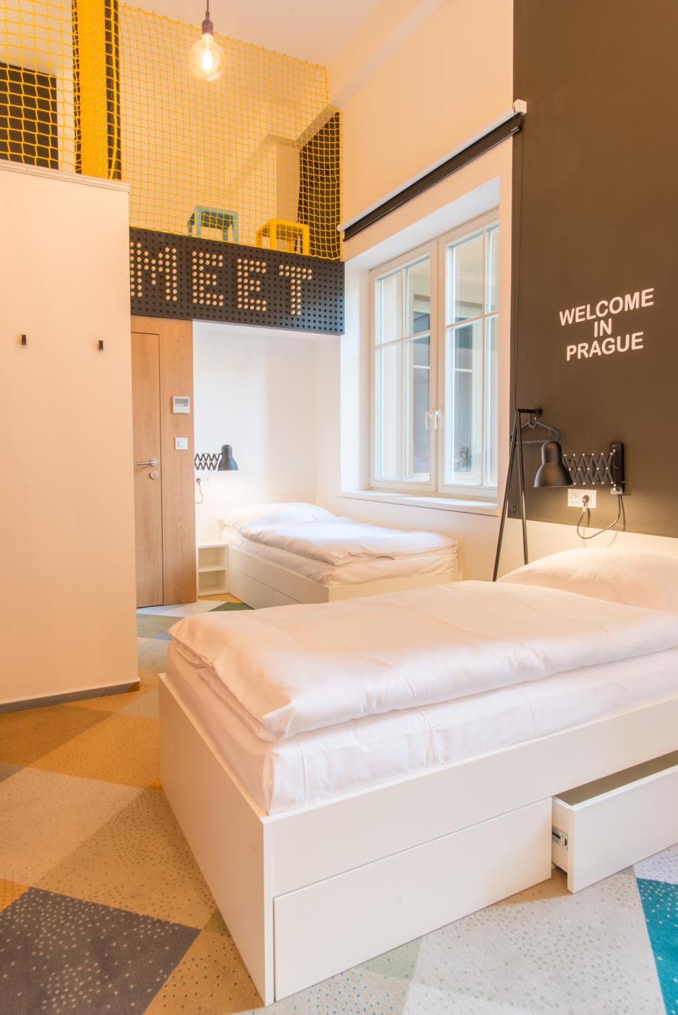 Meetme23 Hotell Prag Exteriör bild